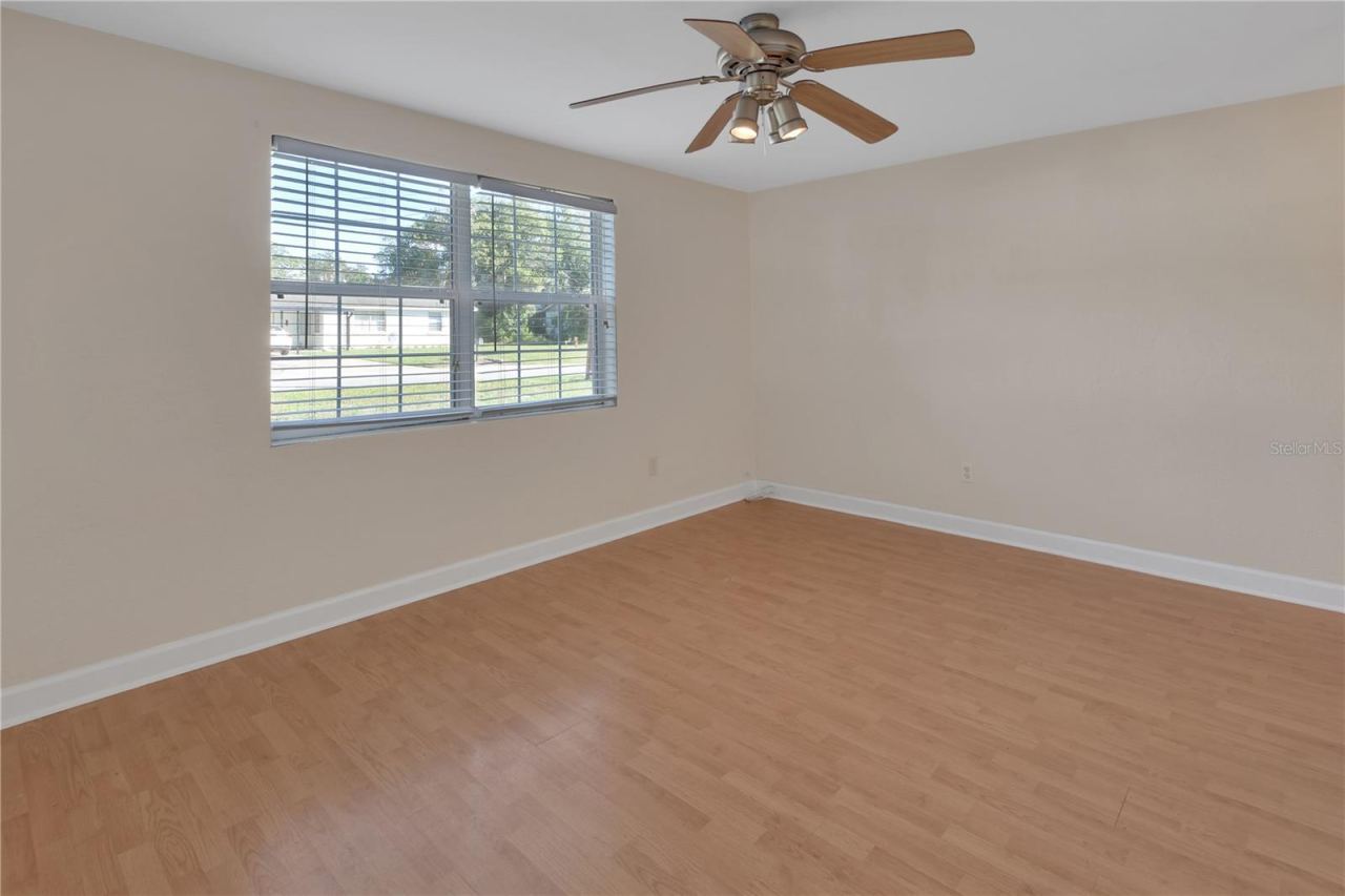 Photo 3 of 20: Living room