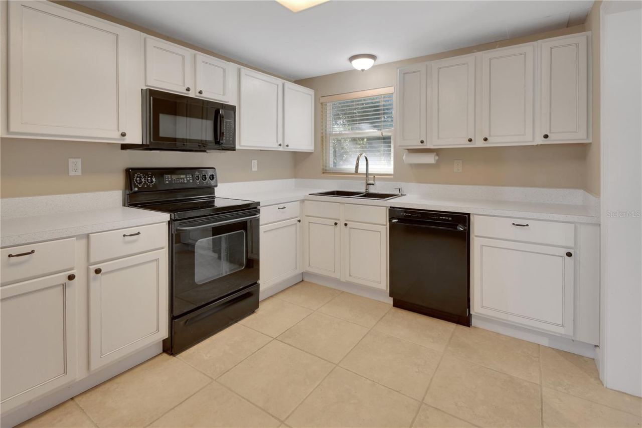 Photo 8 of 20: Sweet kitchen with new countertops, dishwasher and microwave.