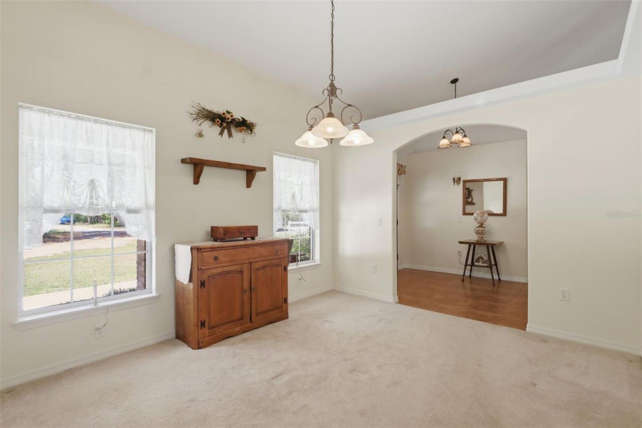 Photo 18 of 20: Dinning room looking towards front door