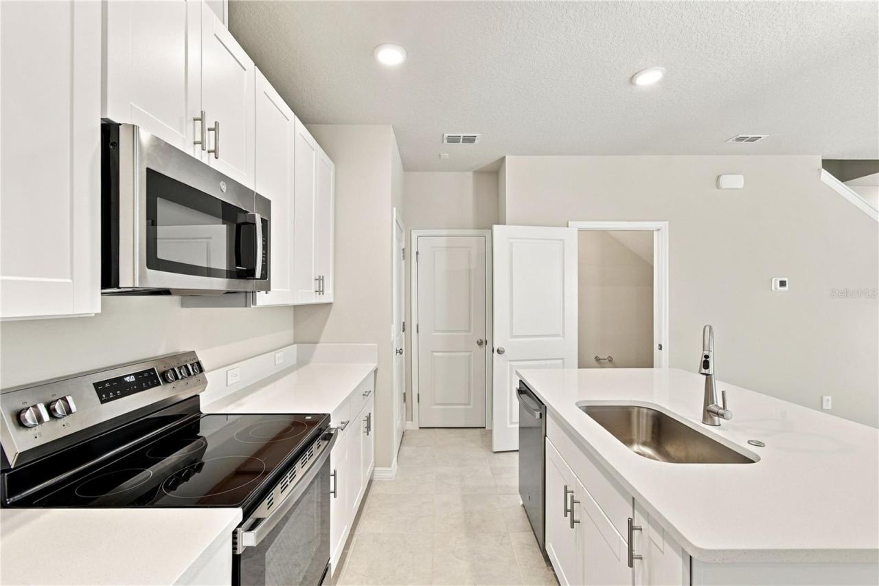 Photo 7 of 20: Kitchen