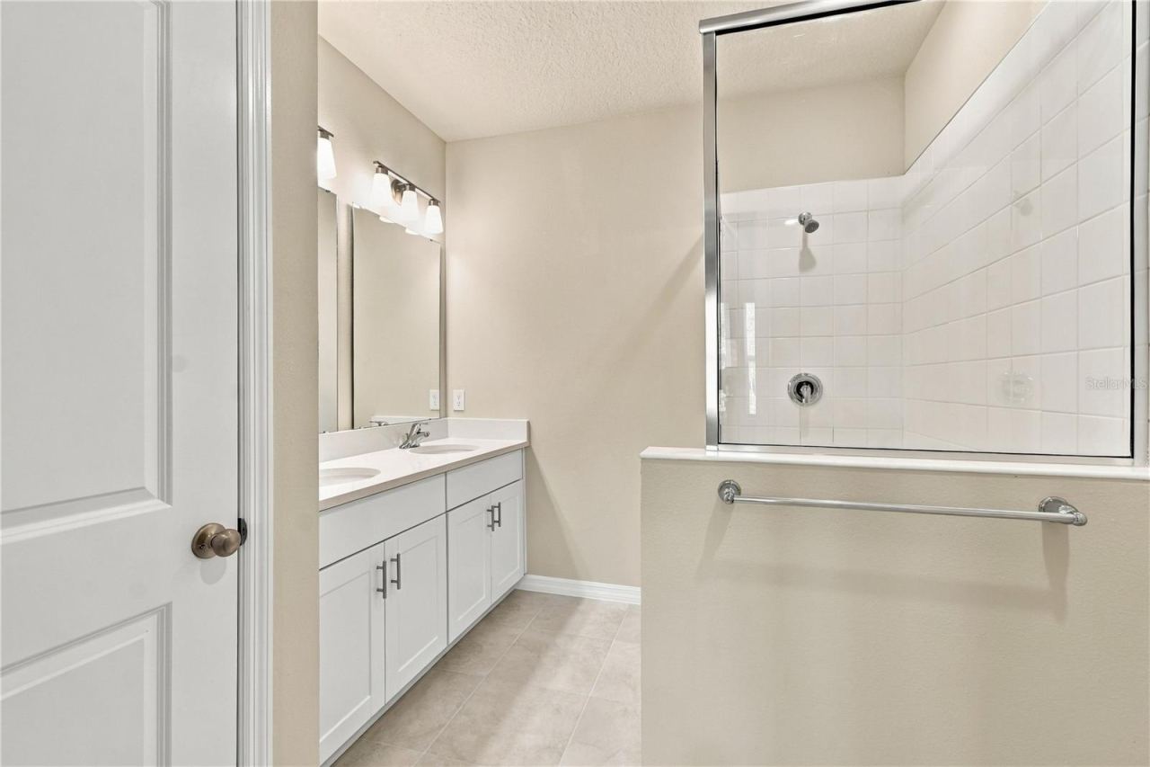 Photo 17 of 20: Owner's Bath