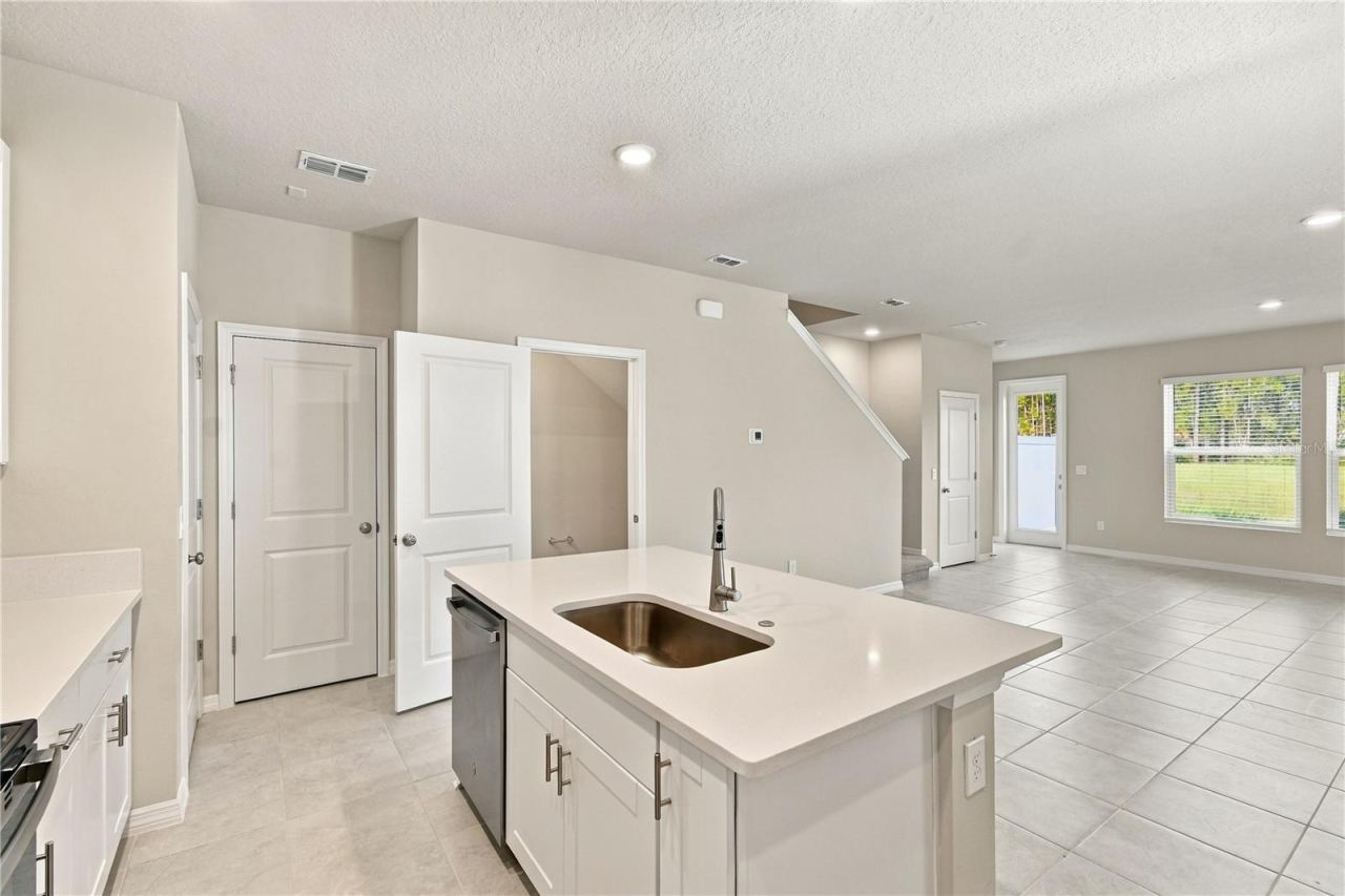 Photo 4 of 20: Kitchen