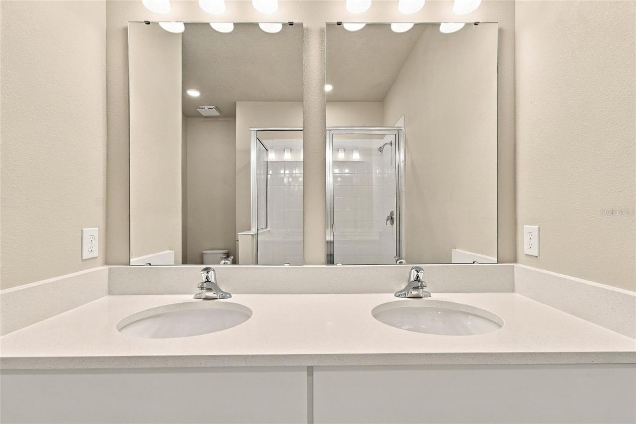 Photo 18 of 20: Owner's Bath