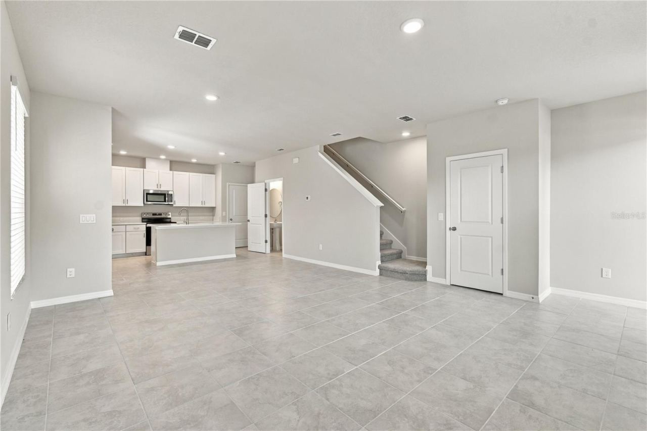Photo 13 of 20: Family Room