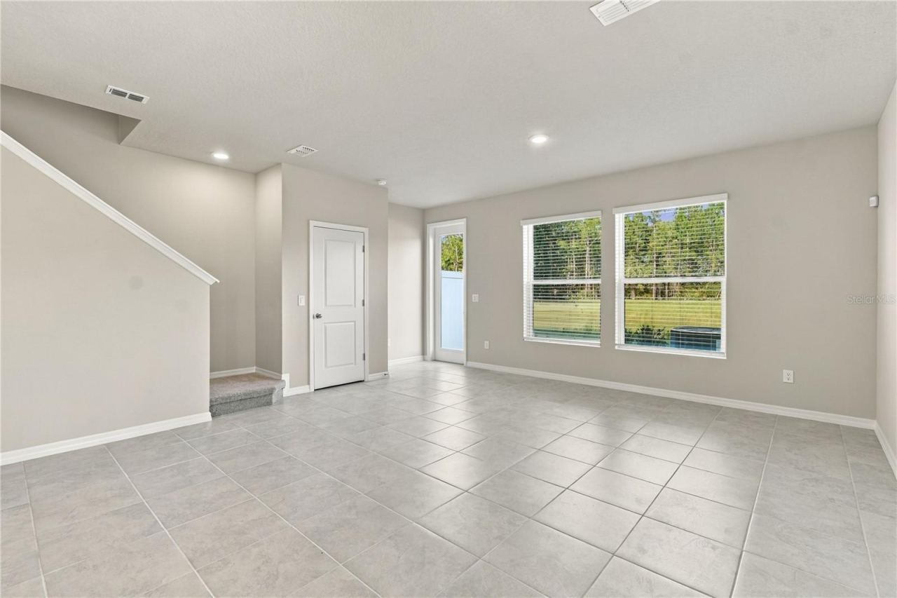 Photo 11 of 20: Family Room