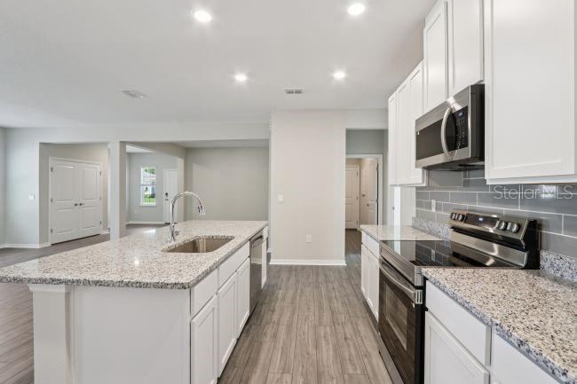 Photo 14 of 20: Model home - actual features may vary.