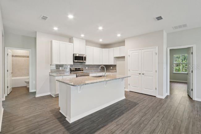 Photo 12 of 20: Model home - actual features may vary.
