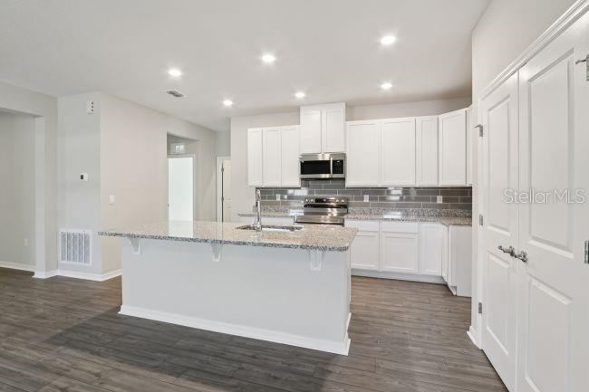 Photo 15 of 20: Model home - actual features may vary.