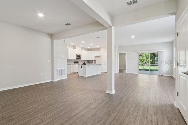 Photo 19 of 20: Model home - actual features may vary.