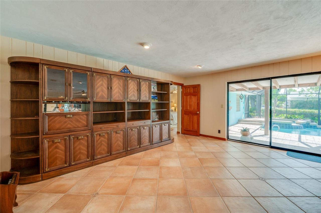 Photo 20 of 20: Family room