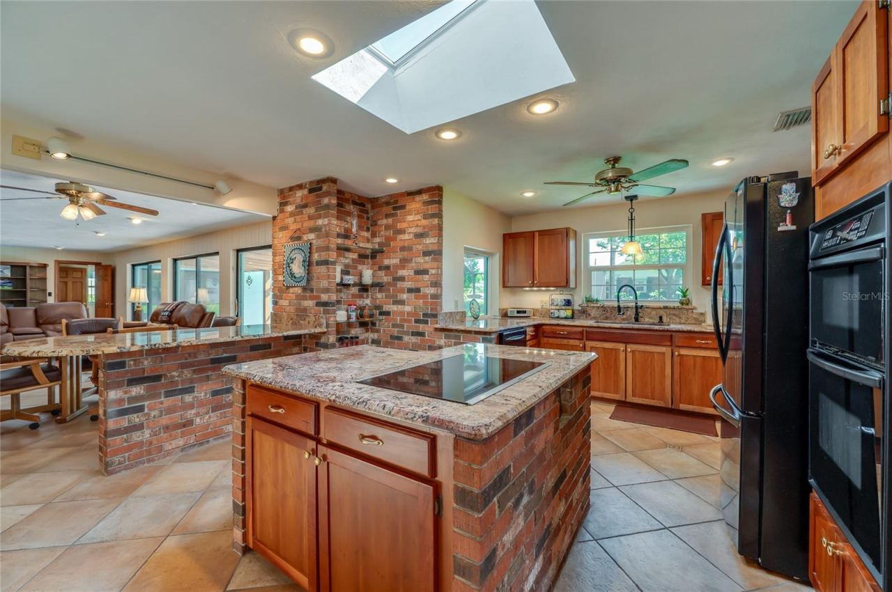 Photo 10 of 20: Kitchen island with cooktop