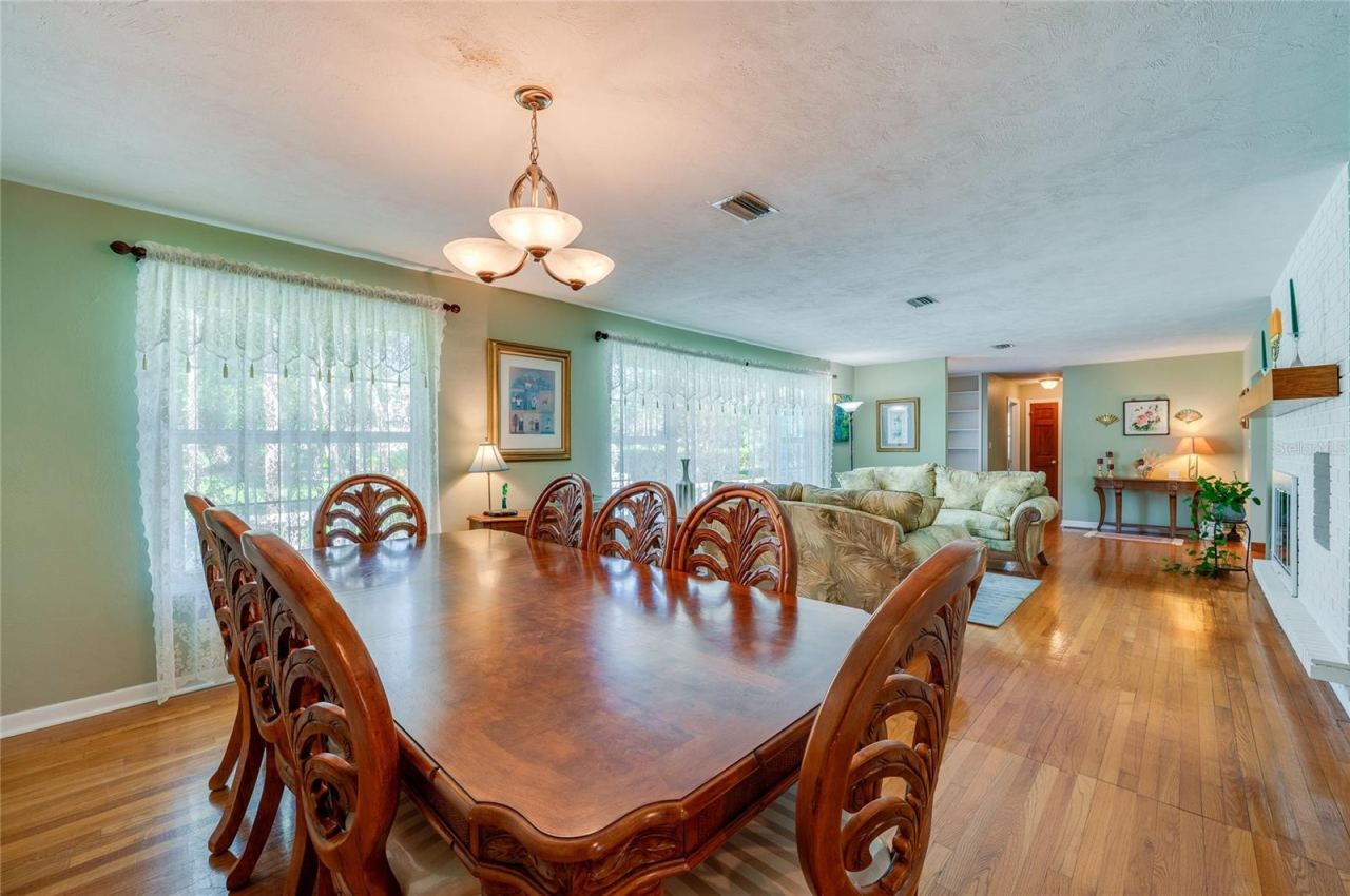 Photo 9 of 20: Dining area