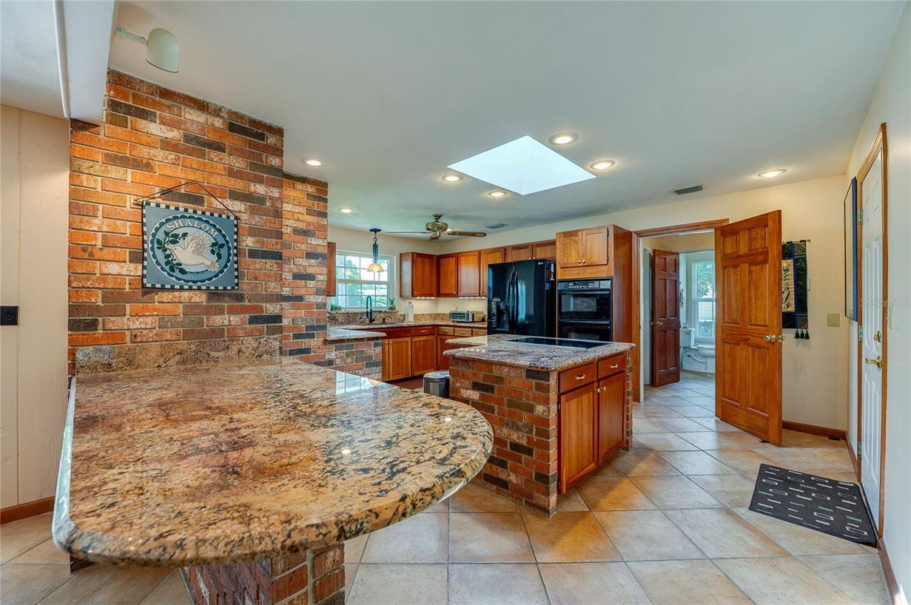 Photo 14 of 20: Kitchen