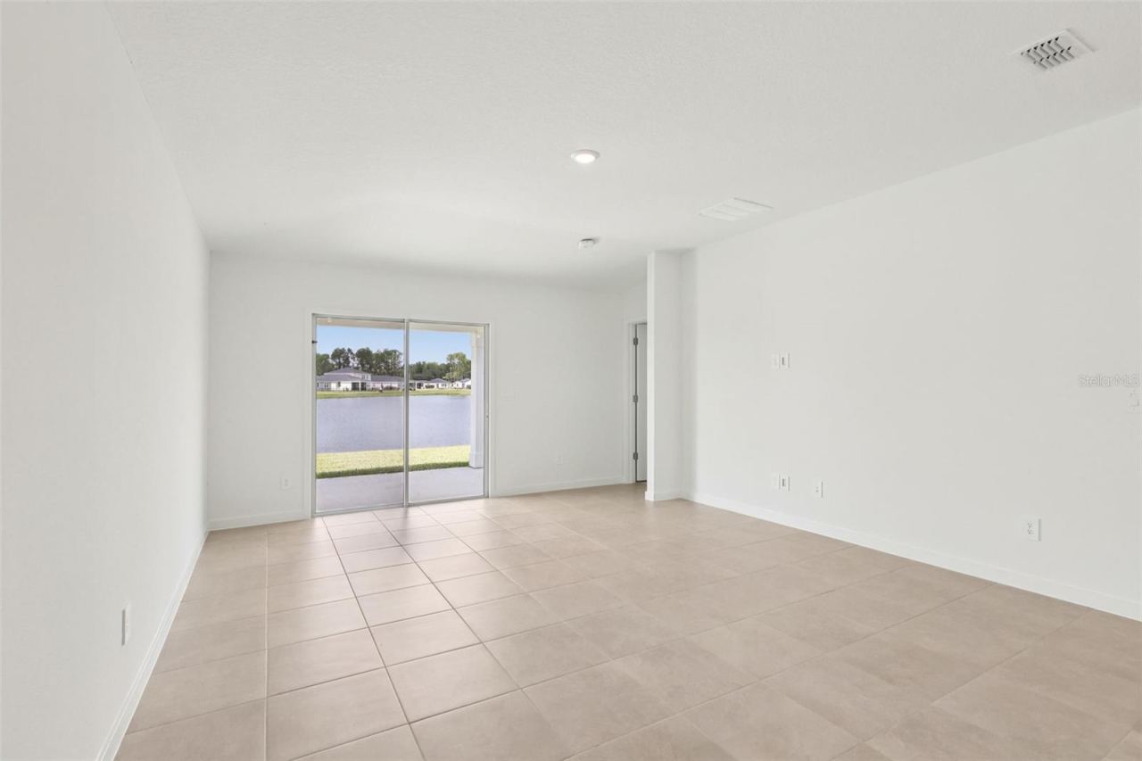 Photo 9 of 20: Photos are not of the actual home, but are photos of the builder home with same floorplan