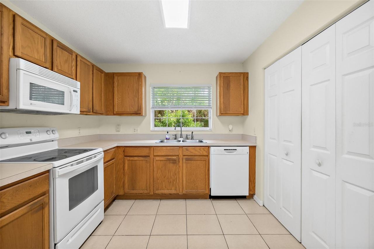 Photo 9 of 20: Kitchen