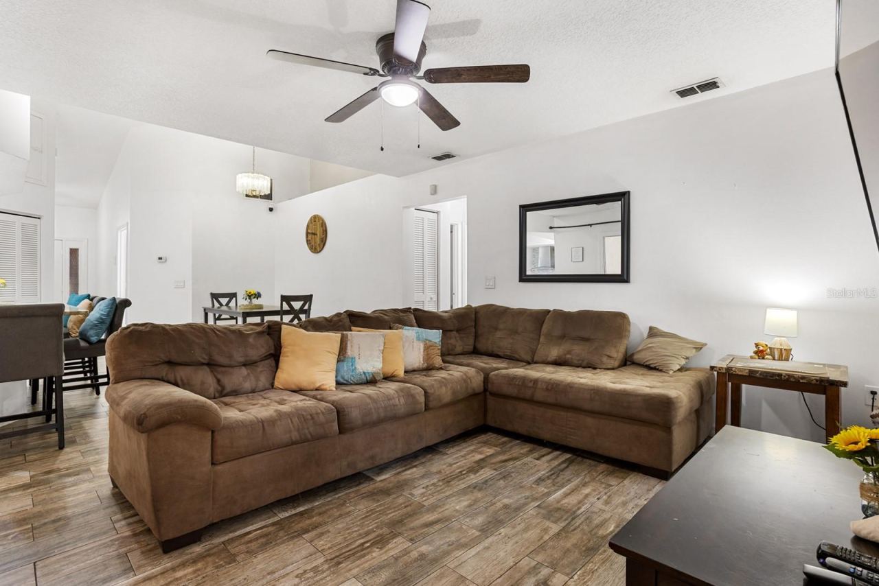 Photo 20 of 20: Family Room