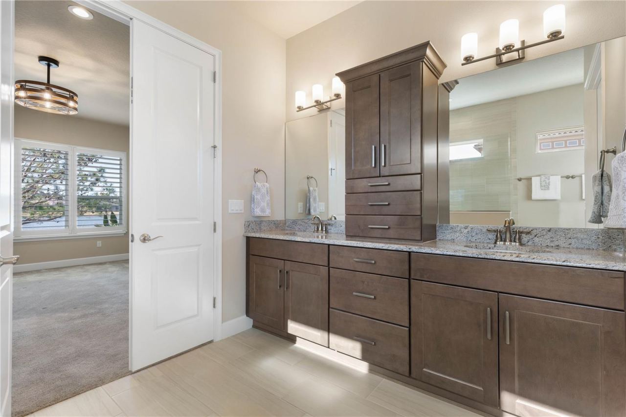 Photo 5 of 20: Owners added extra cabinetry & lake views