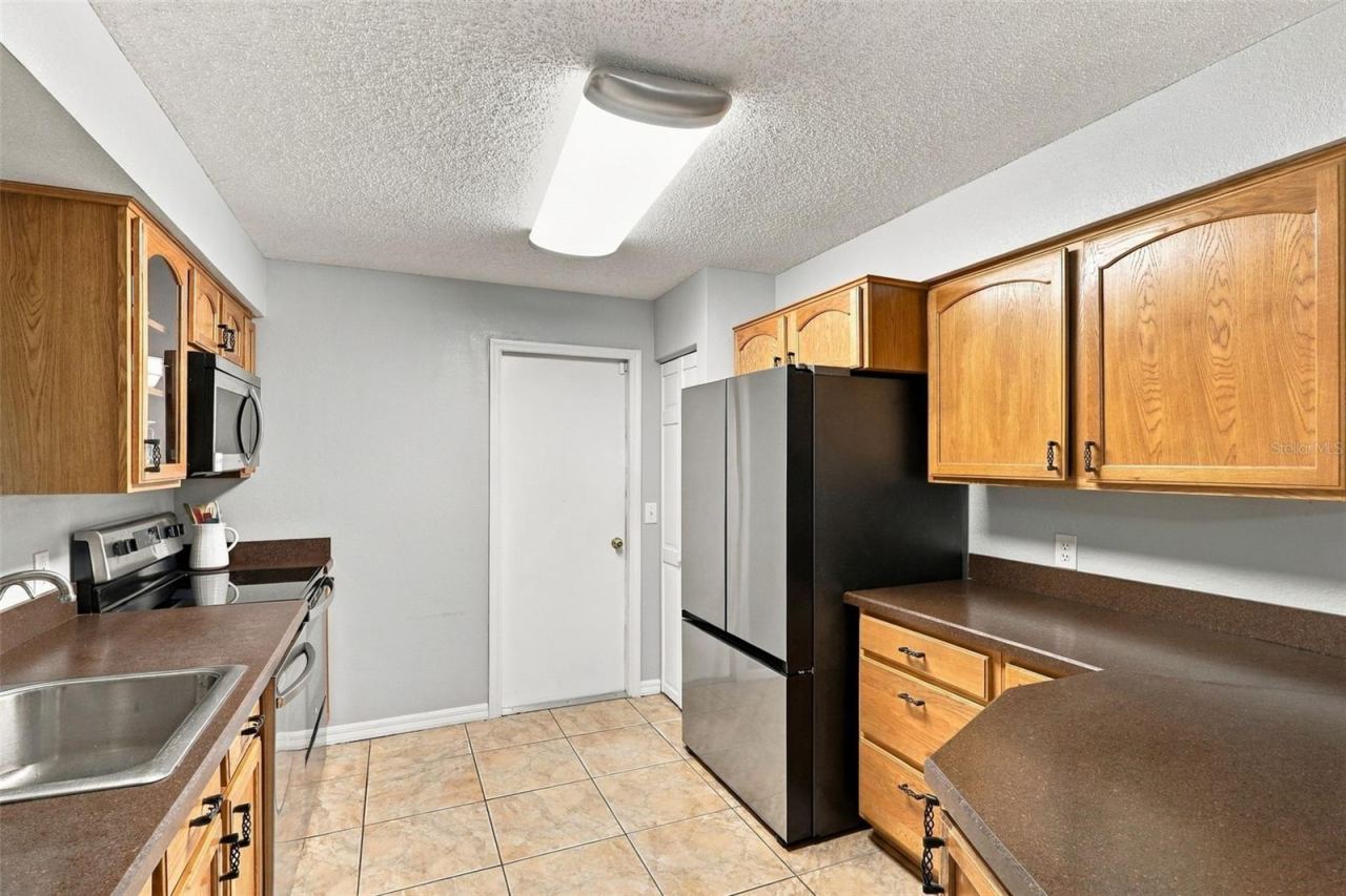 Photo 8 of 20: KITCHEN