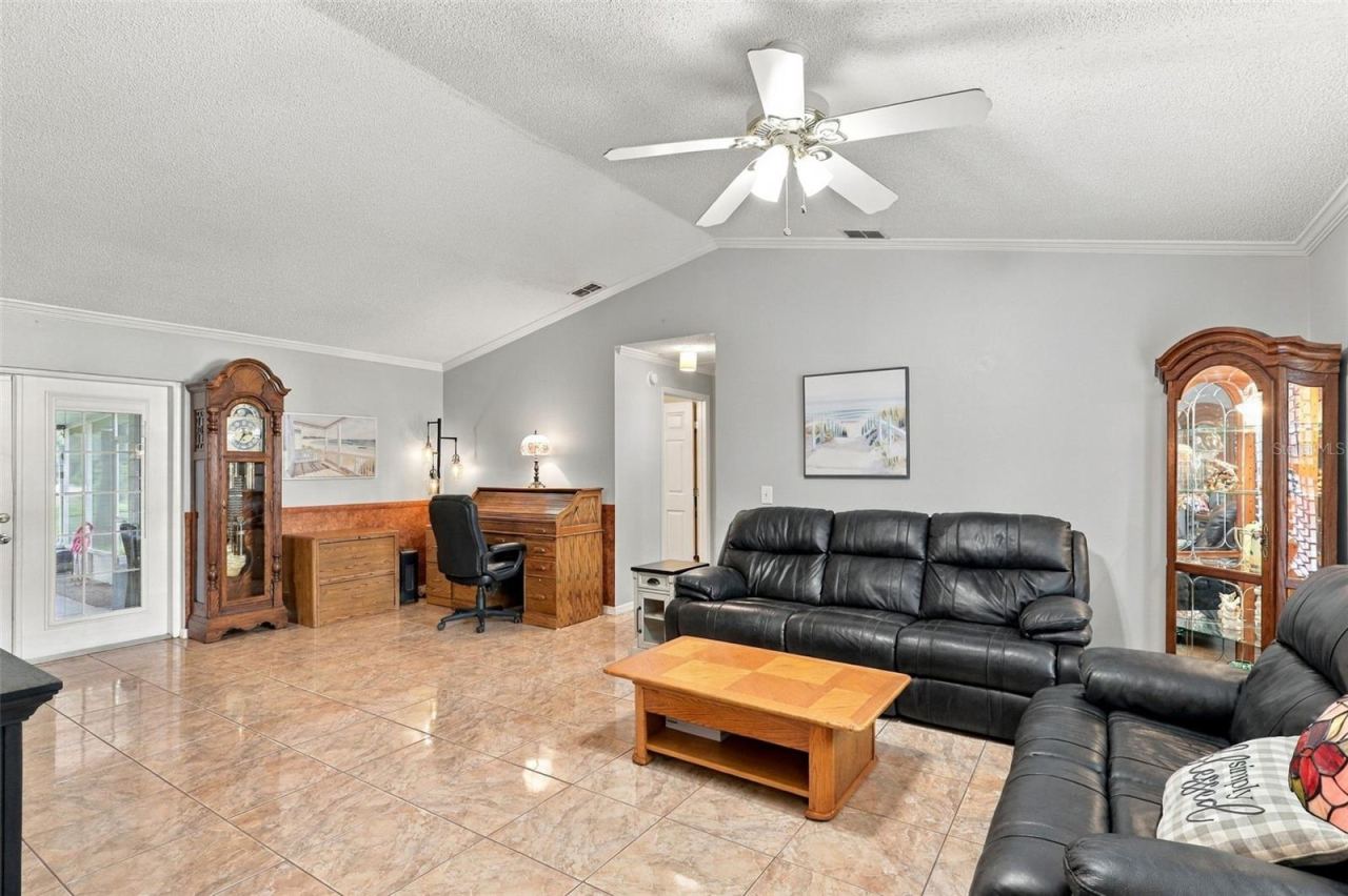 Photo 6 of 20: LIVING ROOM