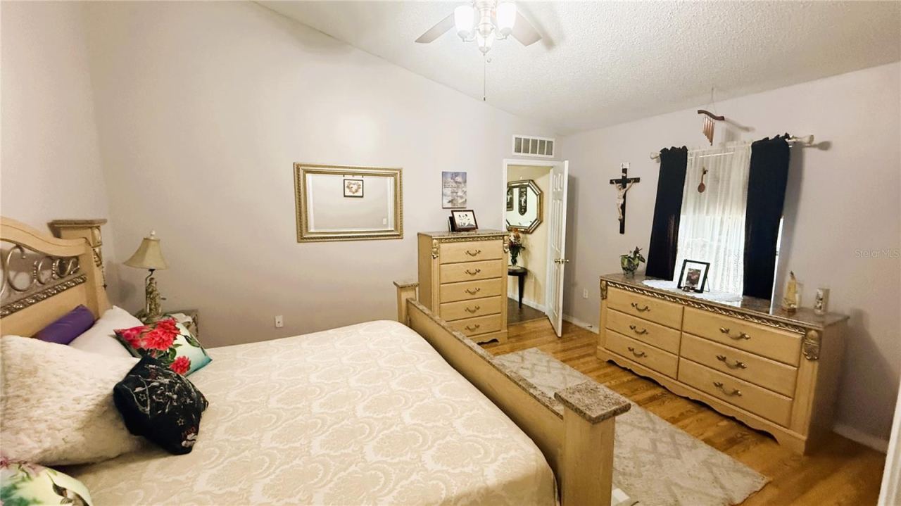 Photo 14 of 20