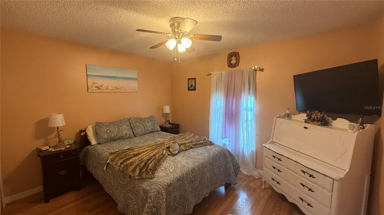 Photo 11 of 20