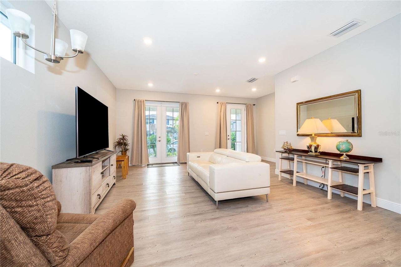 Photo 8 of 20: Laminate Flooring Throughout-No Carpet