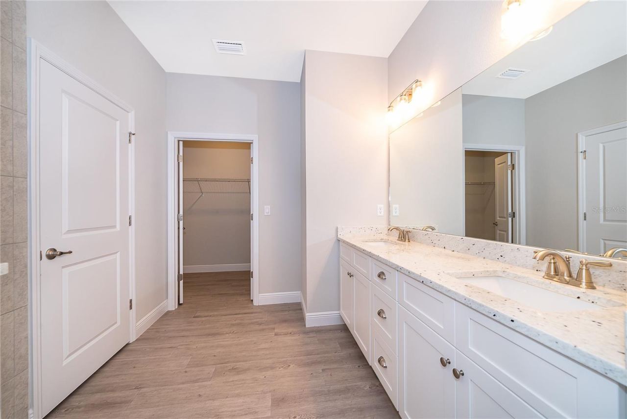 Photo 17 of 20: Quartz Countertops, Laminate Flooring, Walk-In-Closet