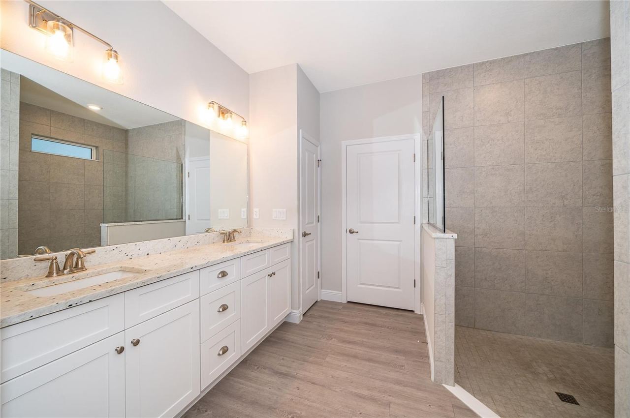 Photo 18 of 20: Large Walk-In-Shower