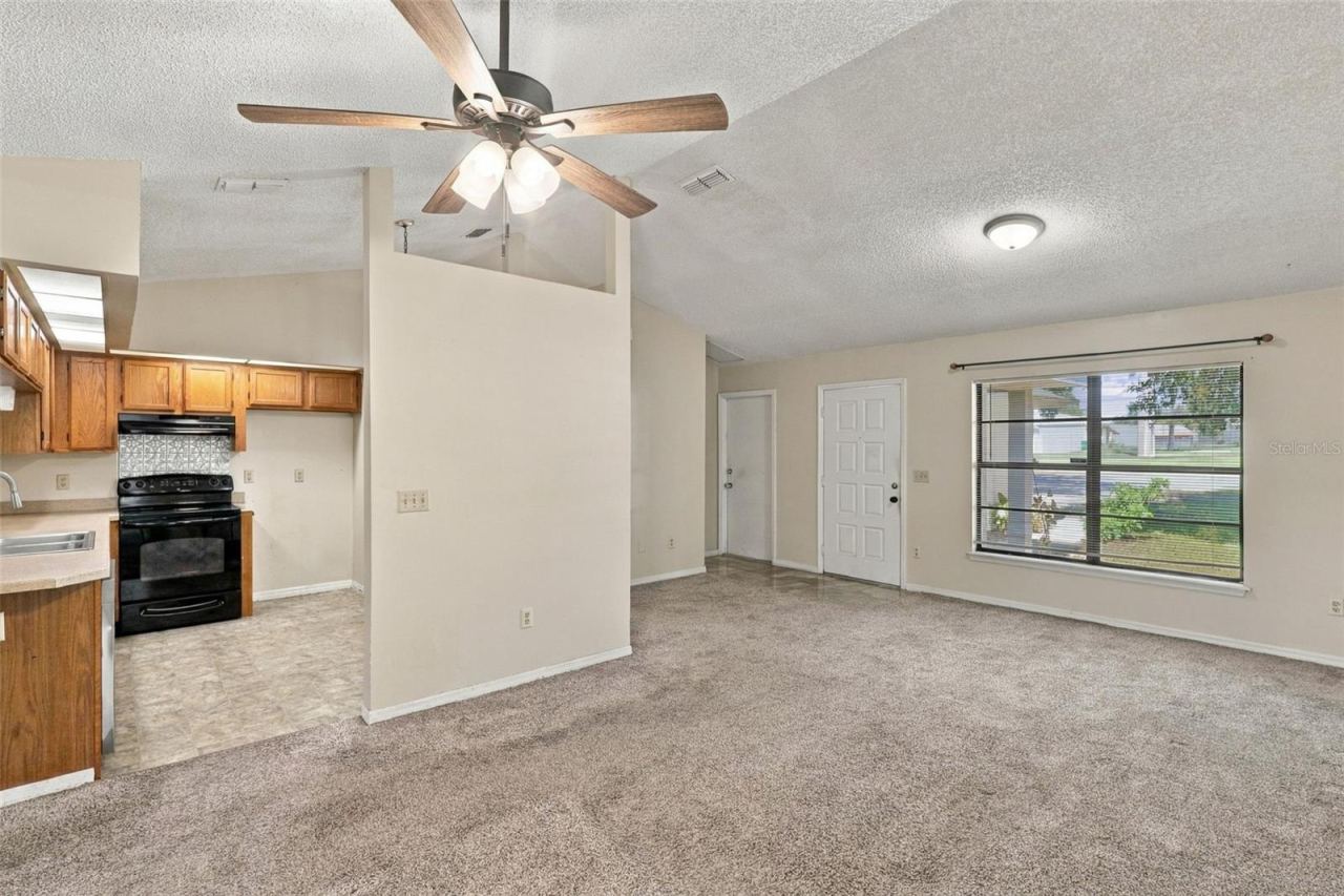 Photo 6 of 20: Dinning Room to Kitchen