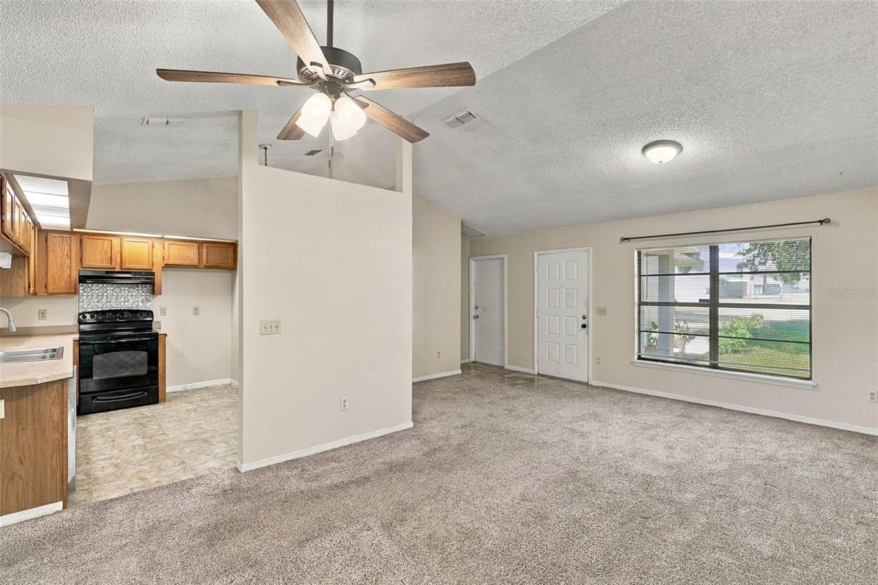 Photo 5 of 20: Dinning Room to Kitchen