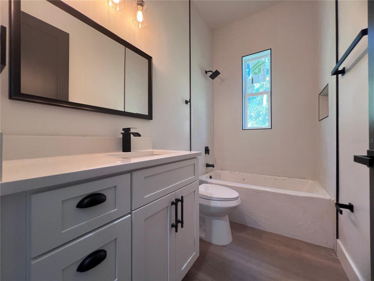 Photo 15 of 20: 4th bedroom bath