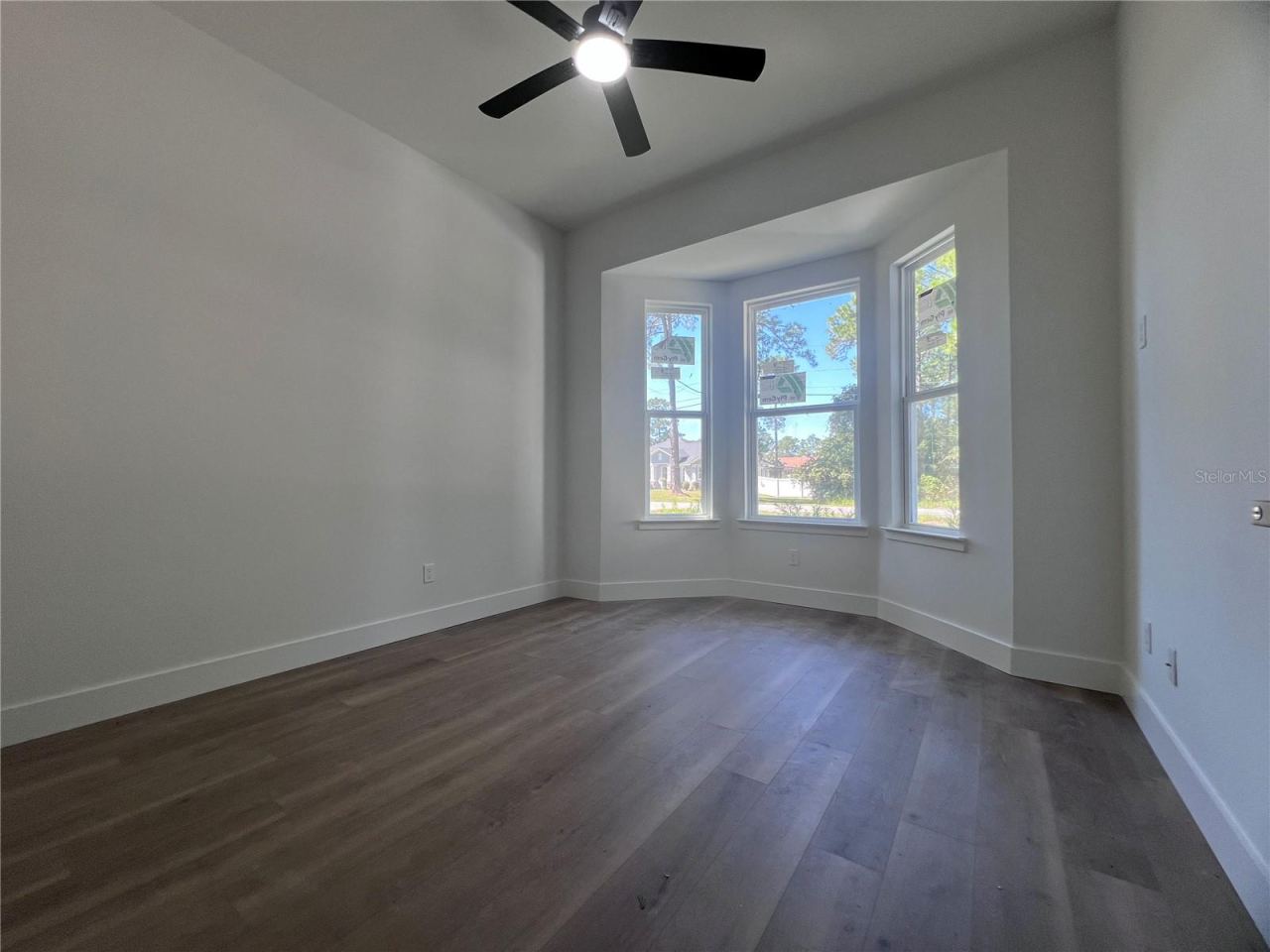 Photo 11 of 20: Front bedroom/office