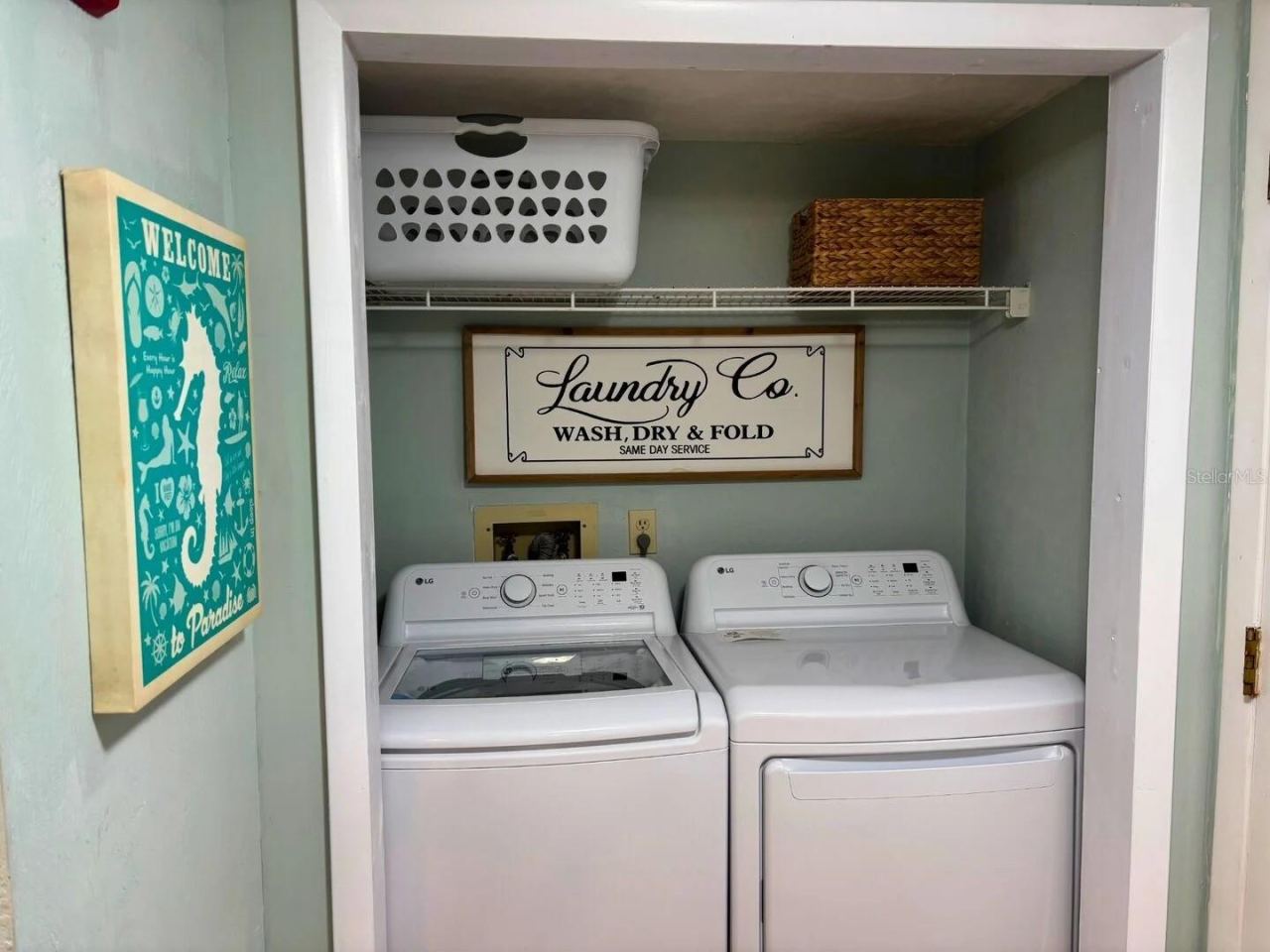 Photo 14 of 20: Washer and Dryer in Unit