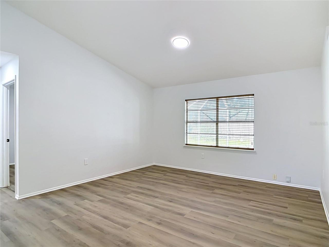 Photo 9 of 20: Living Room