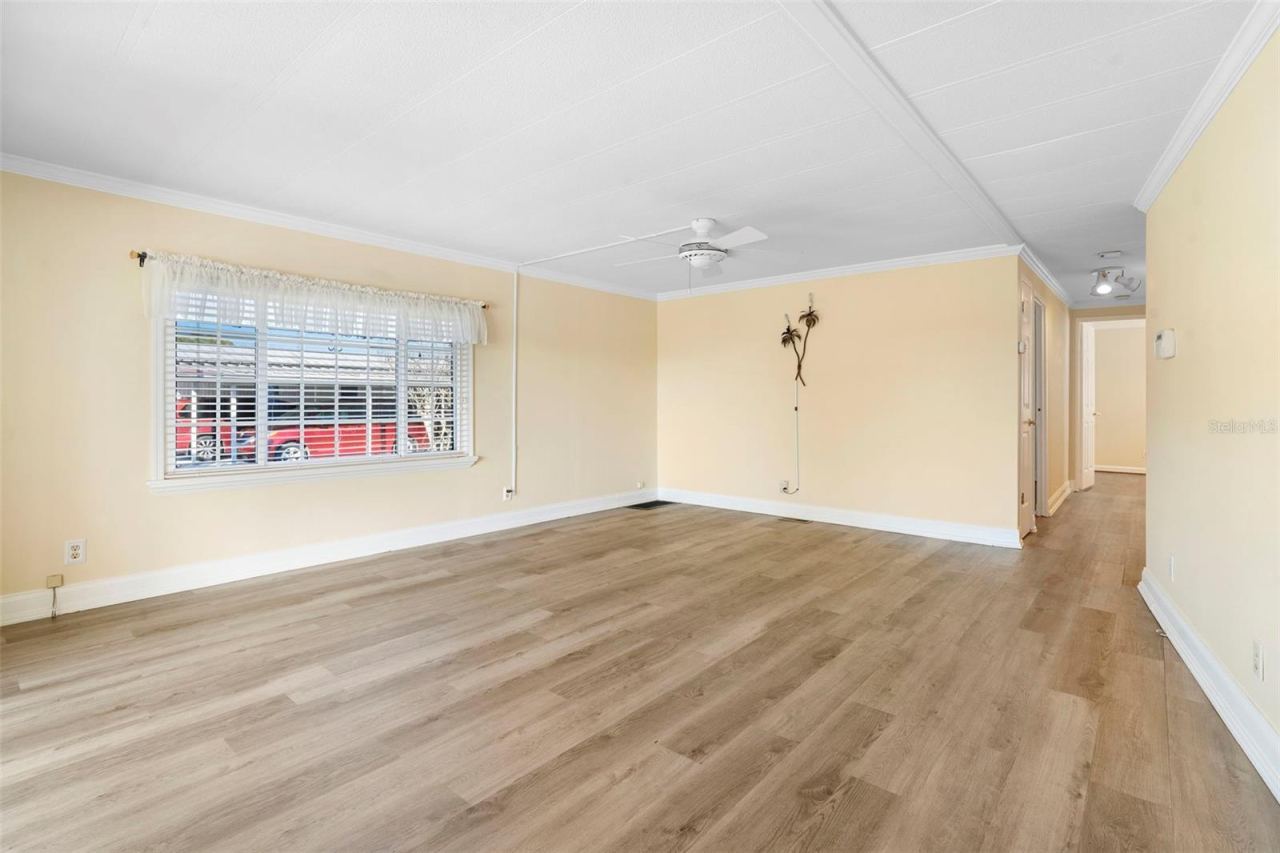 Photo 7 of 20: Living room