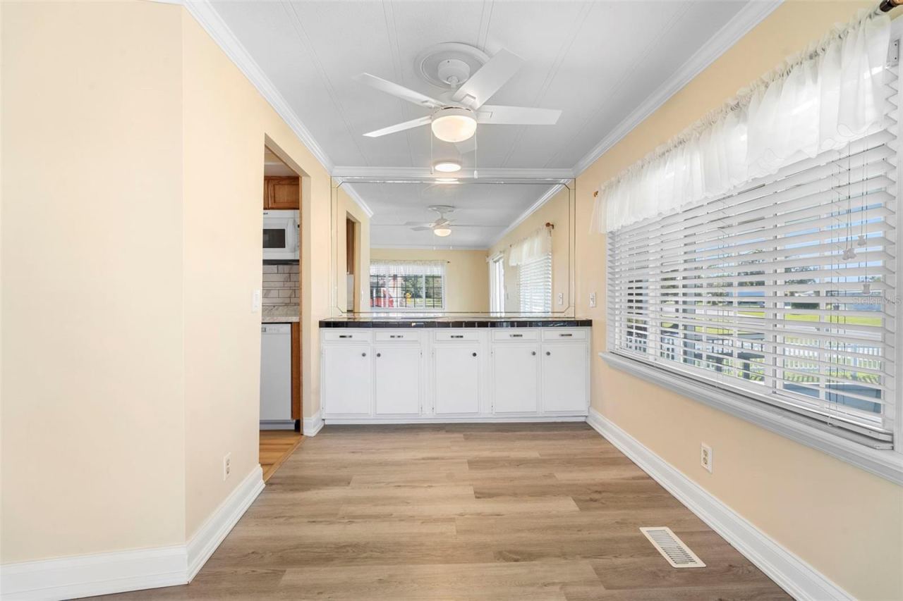 Photo 6 of 20: Dining room