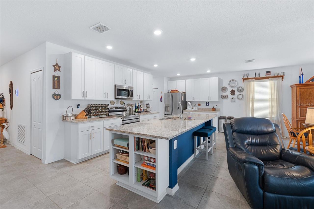Photo 8 of 20: Large, Granite Breakfast Bar