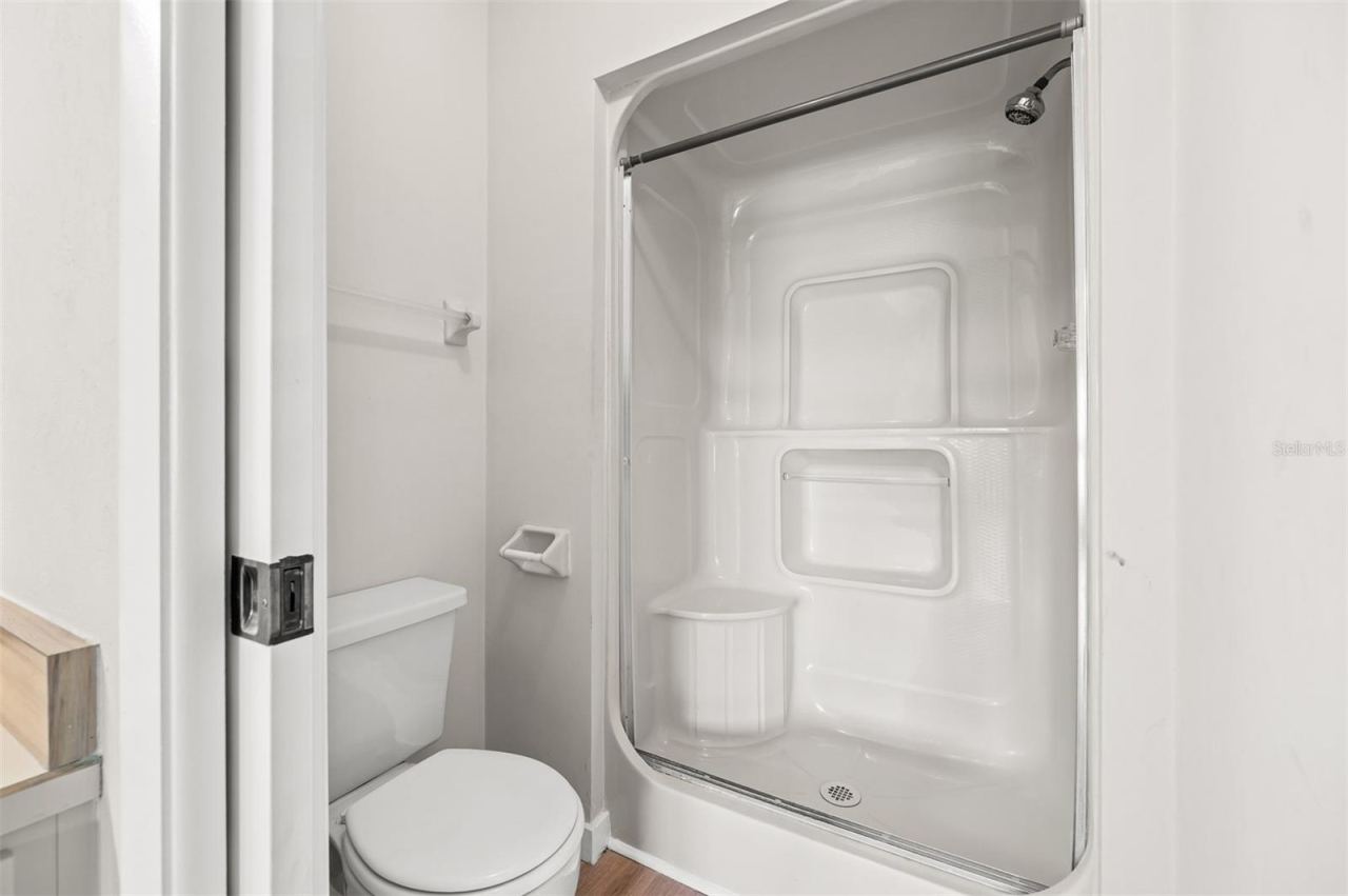 Photo 18 of 20: Primary Water Closet