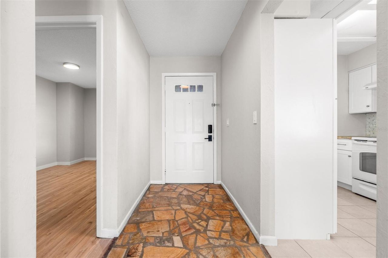 Photo 5 of 20: Entry Way