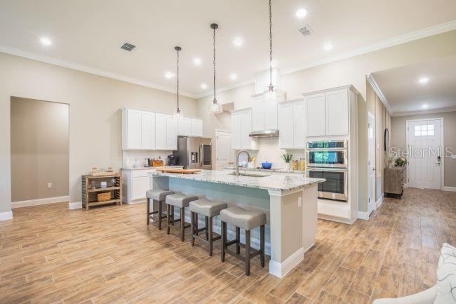 Photo 4 of 20: Model home - actual features may vary.