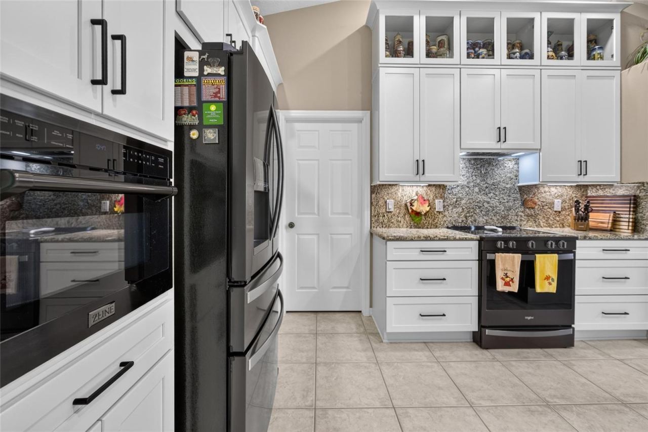 Photo 5 of 20: Kitchen with beautiful granite counters and backsplash.