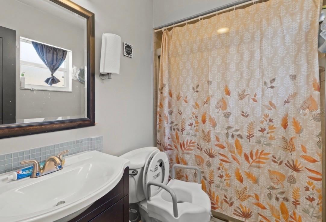 Photo 18 of 20: Primary Bathroom