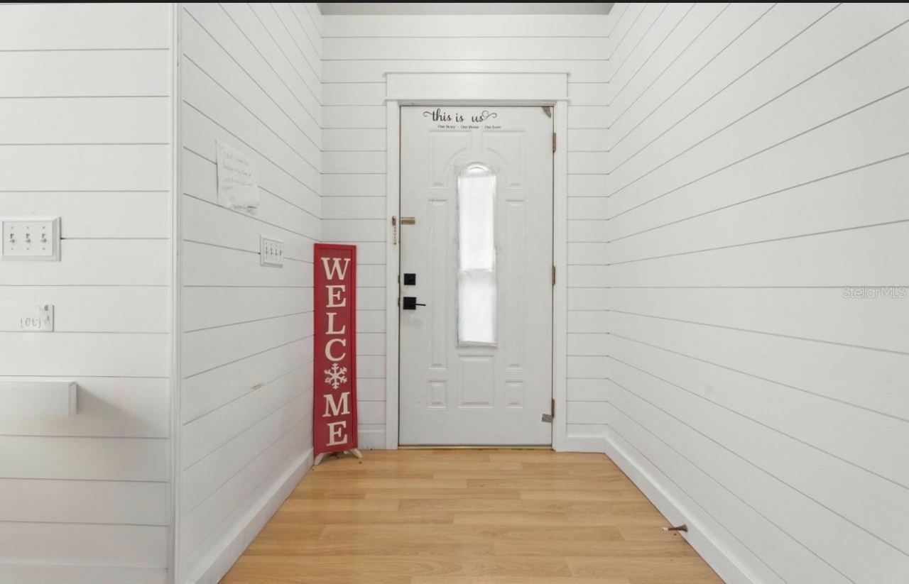 Photo 8 of 20: Entryway/Foyer