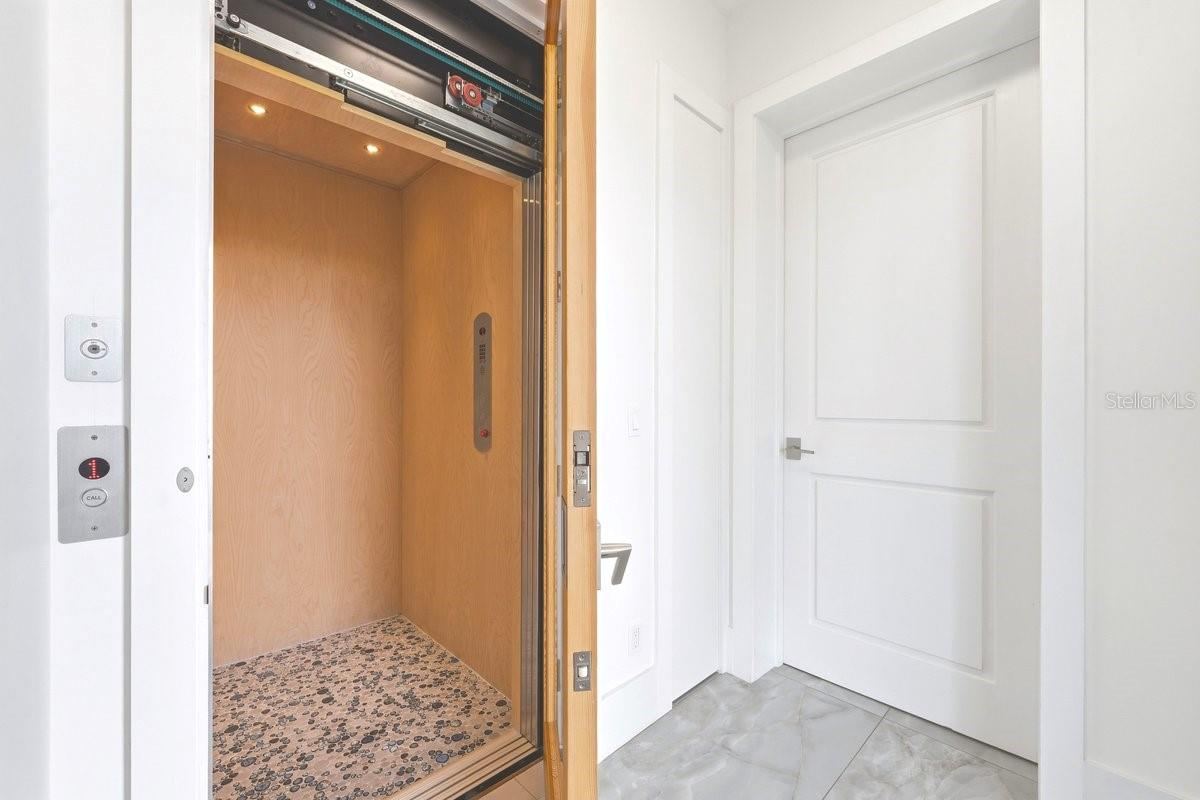 Photo 16 of 20: Luxury Elevator w/ Auto Glass Doors (1st Floor)