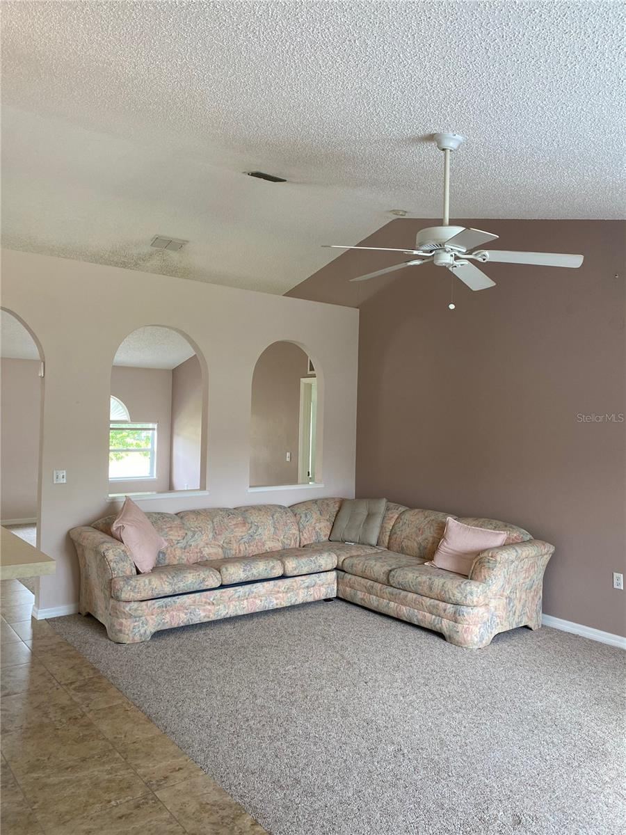 Photo 12 of 20: back is family room