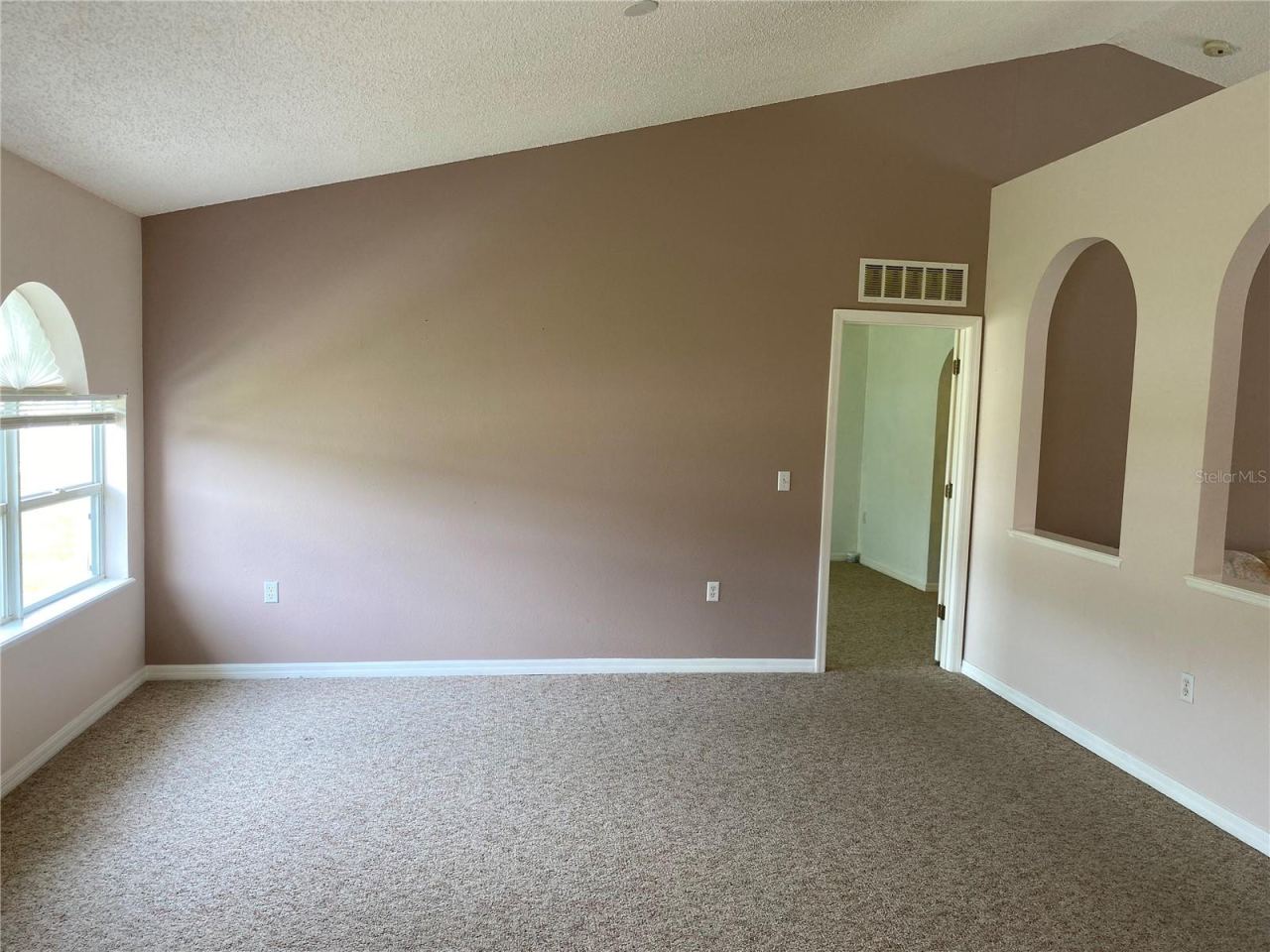 Photo 11 of 20: left is family room