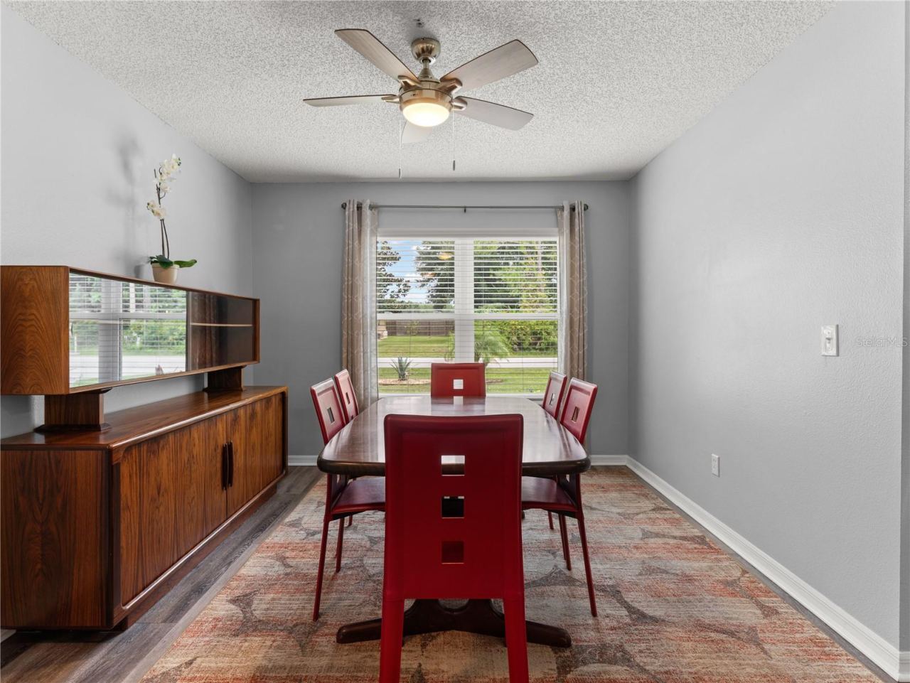 Photo 4 of 20: Spacious diningroom