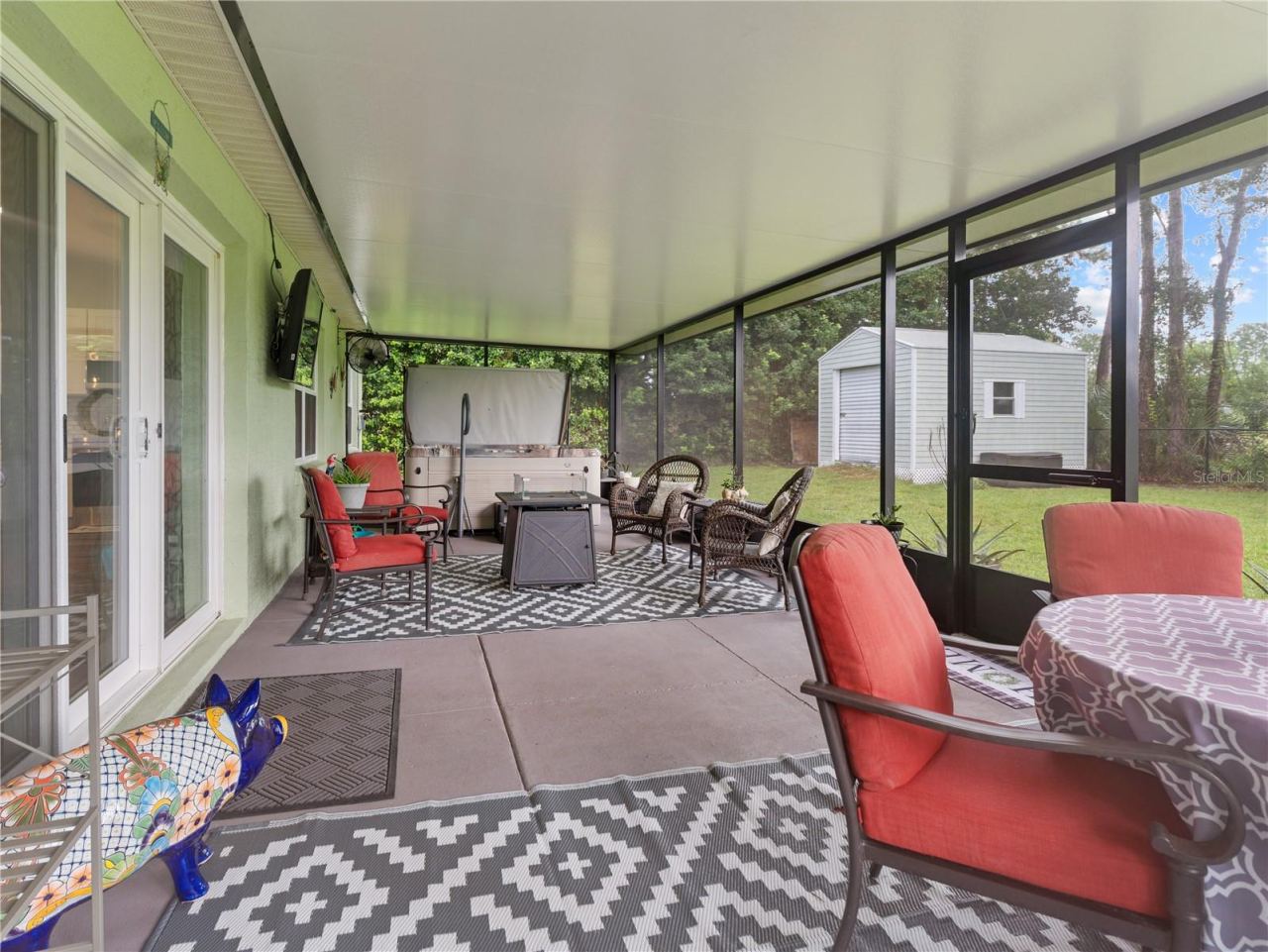 Photo 3 of 20: Oversized covered screened lanai