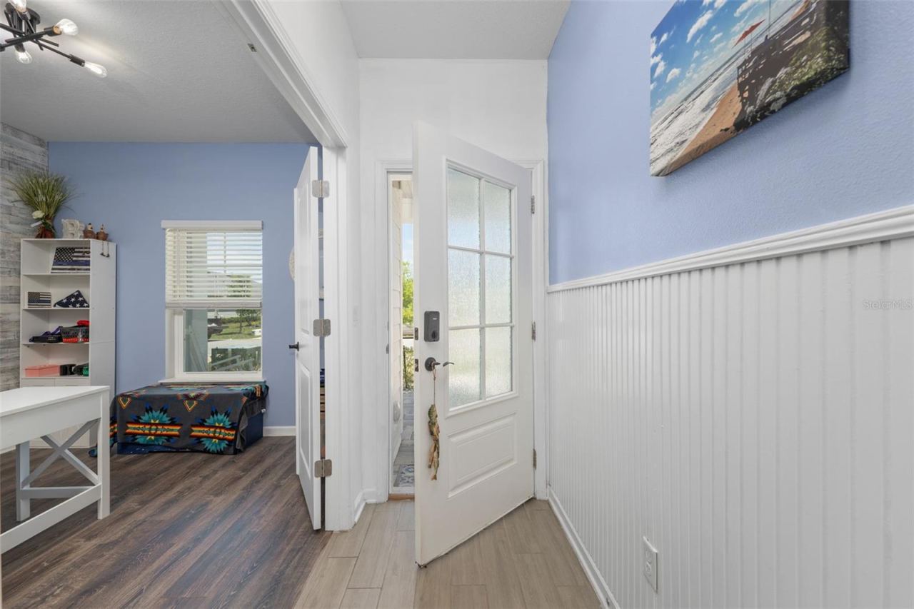 Photo 9 of 20: Foyer / Office