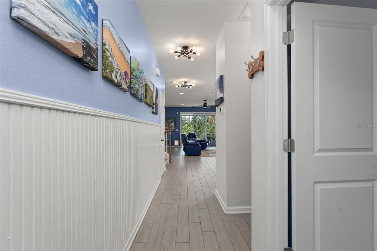 Photo 8 of 20: Foyer